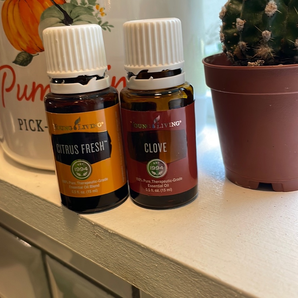 Set of 2 Essential Oils Young Living Citrus Fresh & Clove